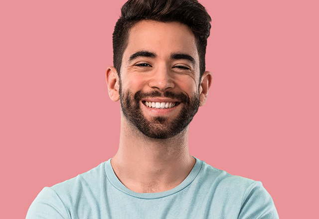 Homme souriant