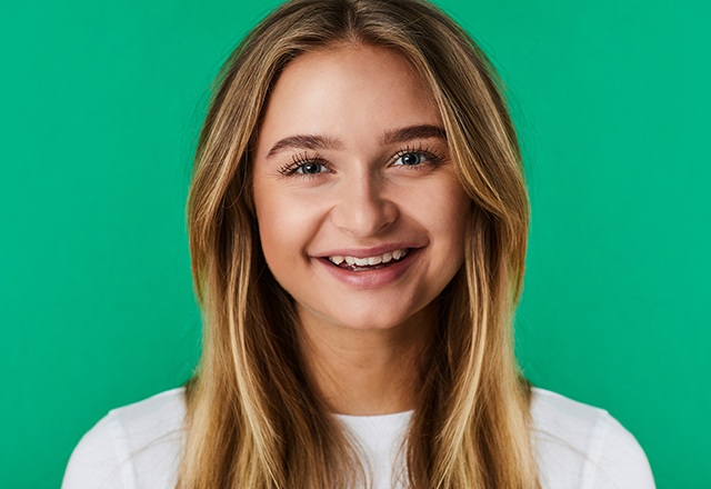 Jeune femme souriant